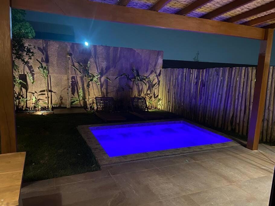 Bangalô com piscina e privacidade a 6 km do centro House in Campo Grande