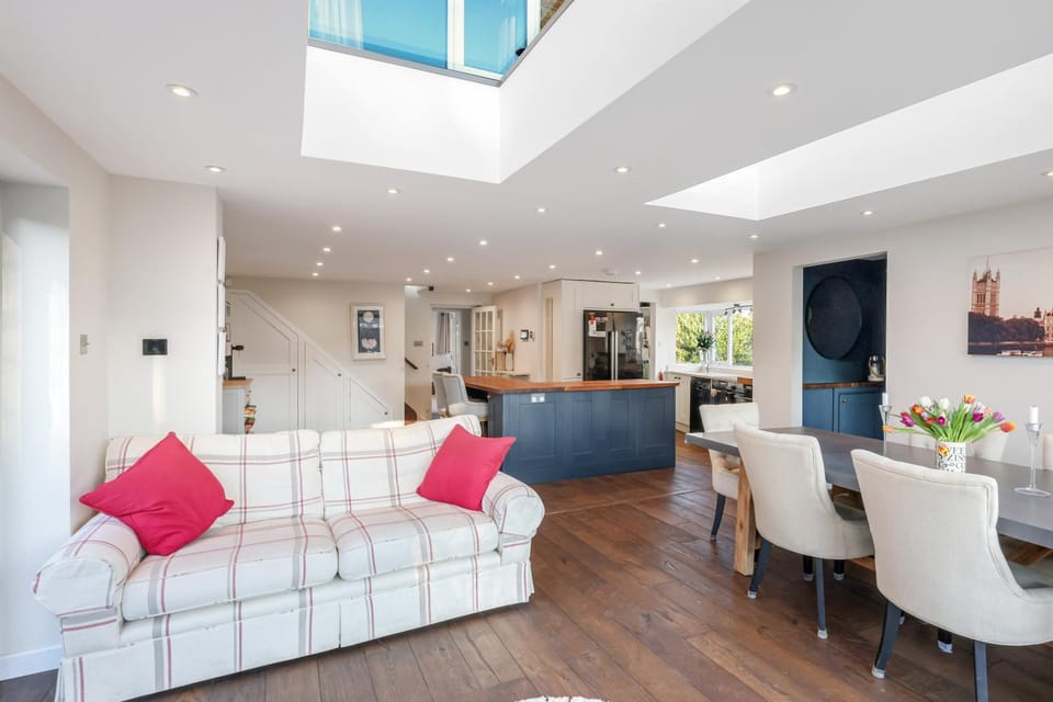Seating area, kitchen