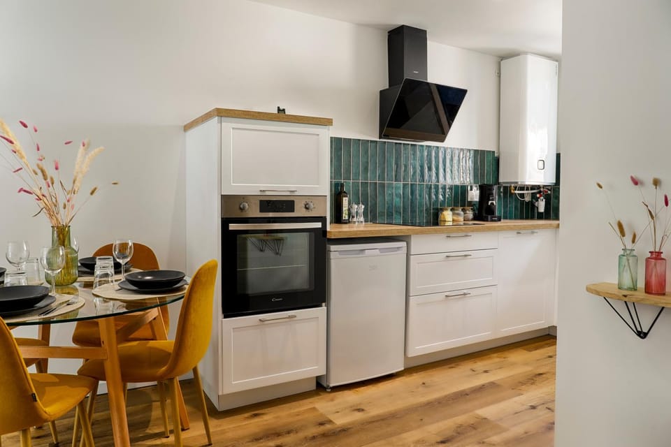 Kitchen or kitchenette, Dining area, kitchen