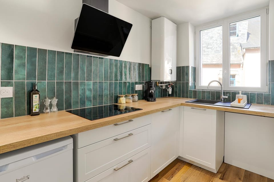 Kitchen or kitchenette, kitchen
