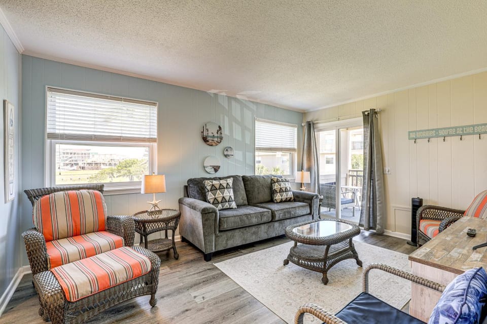 Private Beach & Pool Access: Murrells Inlet Condo! House in Murrells Inlet