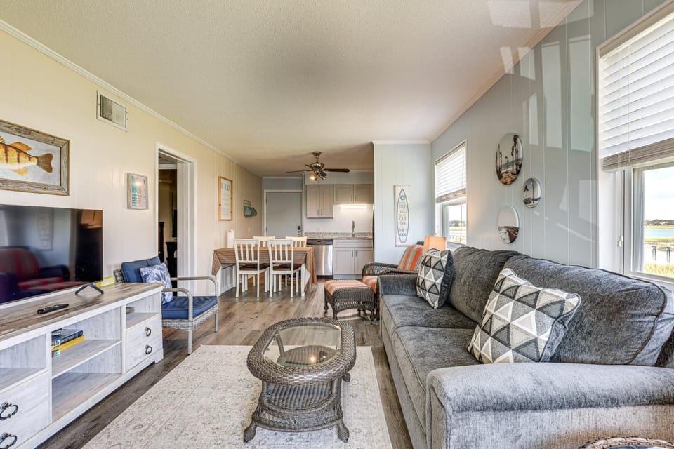 Private Beach & Pool Access: Murrells Inlet Condo! House in Murrells Inlet