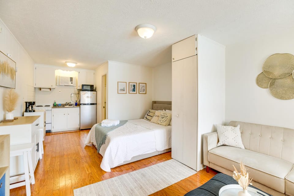Walk to North Myrtle Beach: Studio w/ Pool Access! Apartment in North Myrtle Beach