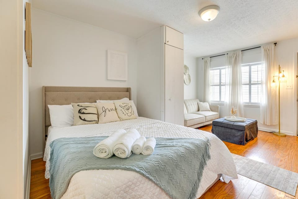 Walk to North Myrtle Beach: Studio w/ Pool Access! Apartment in North Myrtle Beach