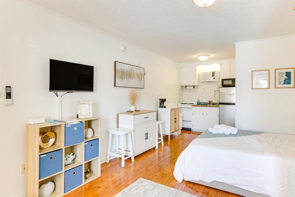 Walk to North Myrtle Beach: Studio w/ Pool Access! Apartment in North Myrtle Beach