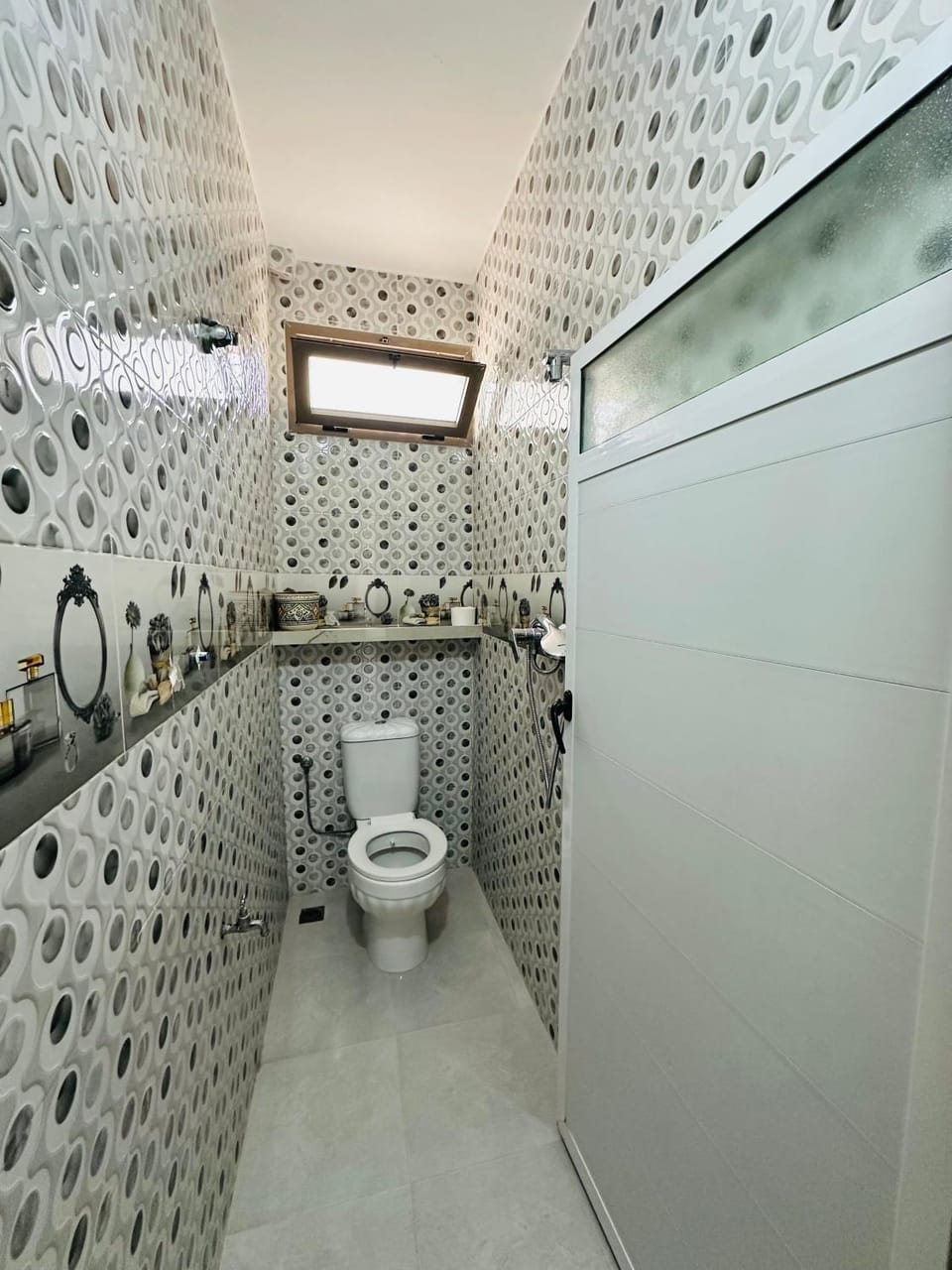 Shower, Toilet