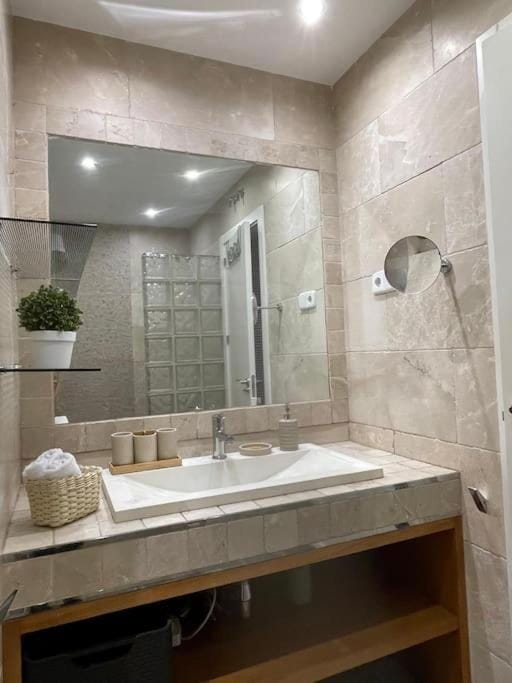 Shower, Bathroom, towels