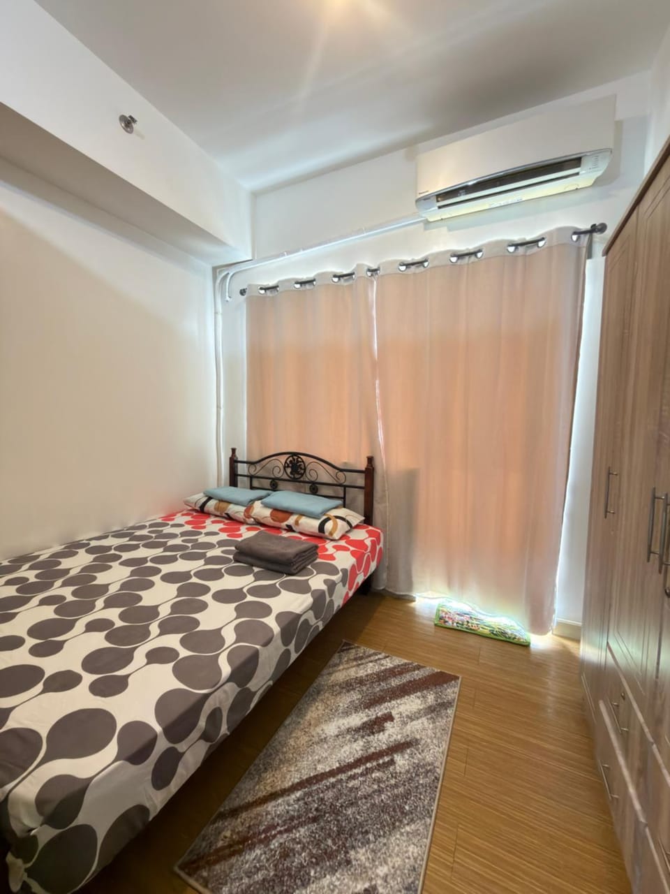 Netflix and Chill at Ephra Homestay - Grace Residences Tower 4 Apartment hotel in Makati