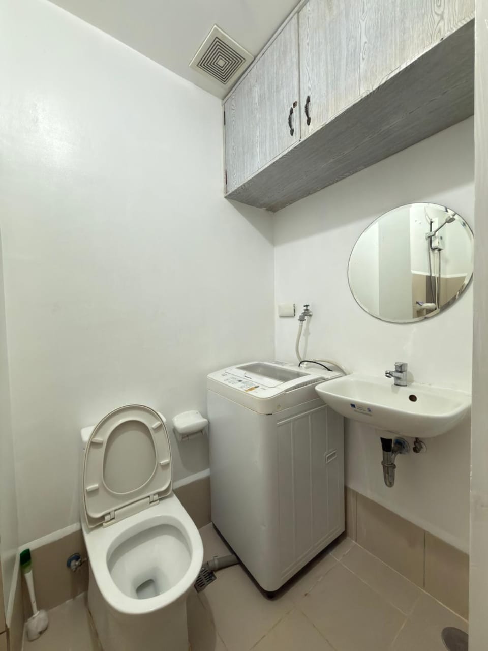 Netflix and Chill at Ephra Homestay - Grace Residences Tower 4 Apartment hotel in Makati