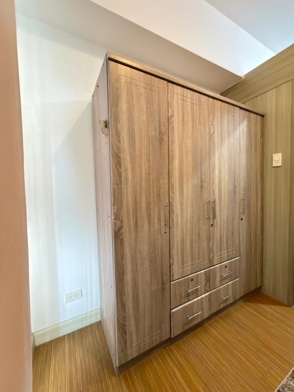 Netflix and Chill at Ephra Homestay - Grace Residences Tower 4 Apartment hotel in Makati