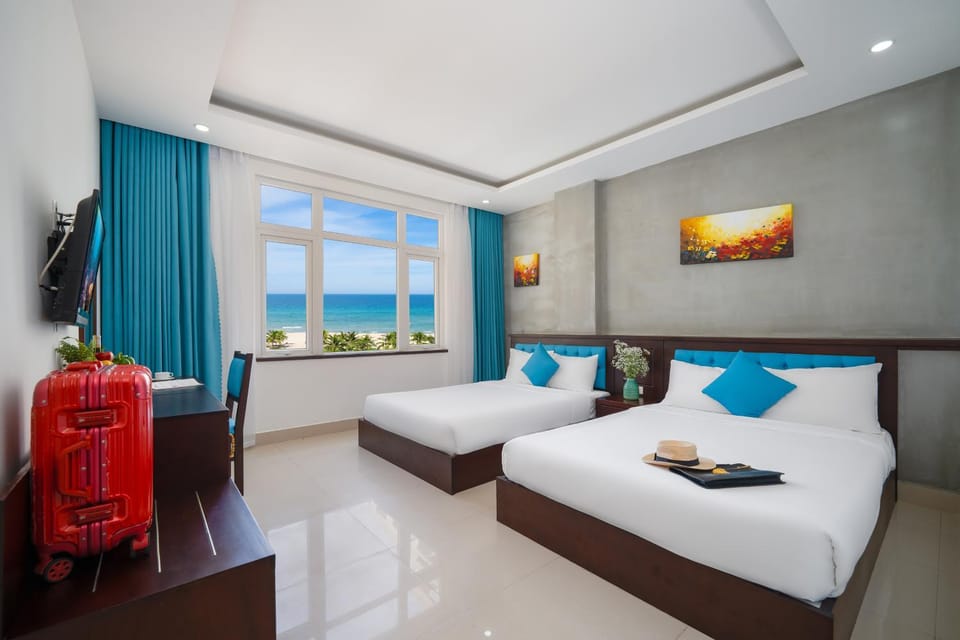 Property building, View (from property/room), Bedroom, City view, Landmark view, Mountain view, Sea view, Quiet street view