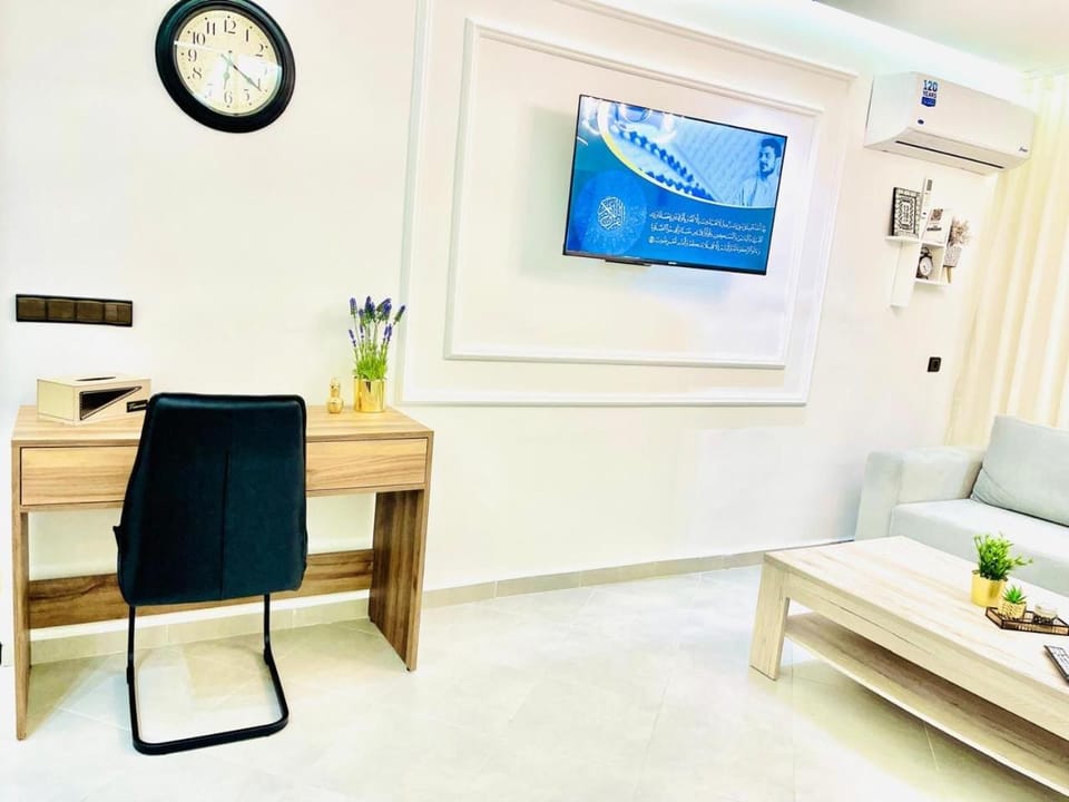 TV and multimedia, Seating area, air conditioner
