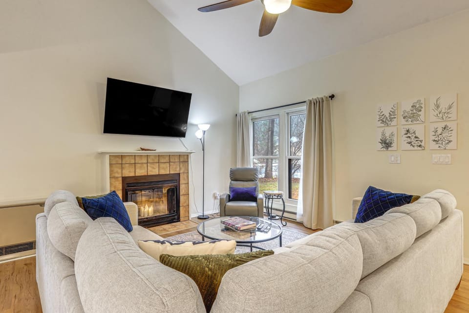 11 Miles to Saratoga Race Course: Upstate Retreat! House in Malta