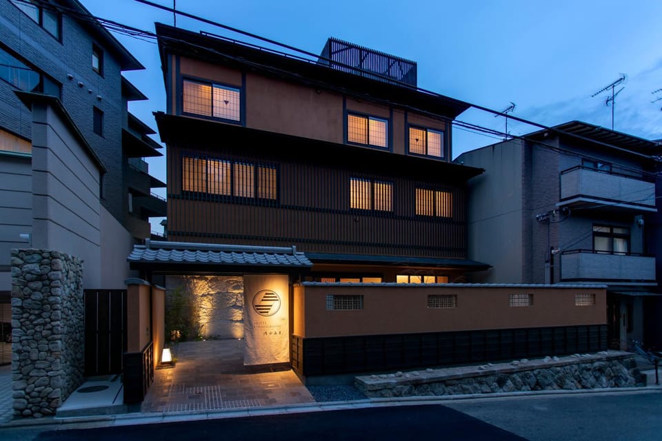 Property building, Facade/entrance, Night