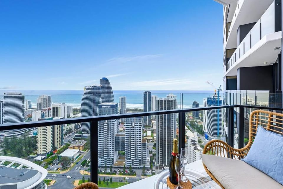 Coastal Chic 2 Bed Apt in Broadbeach Apartment in Gold Coast