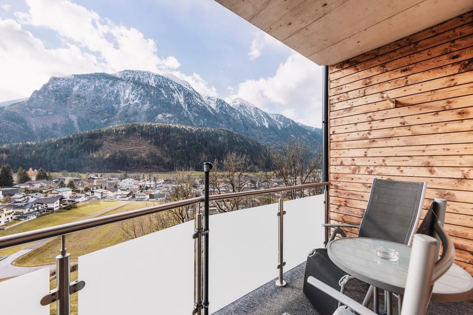 Natural landscape, Balcony/Terrace, Seating area