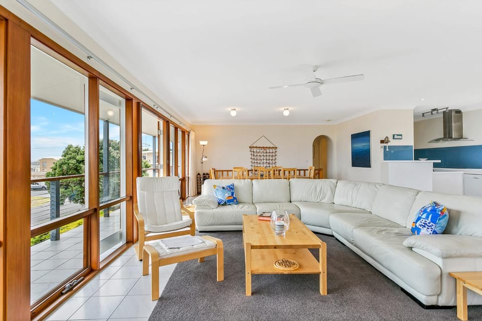 108 Morrison Luxury Beach House with Sea Views Middleton Beach Holiday Rental House in Middleton