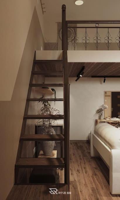 Old Quarter Attic Lucy Homee Hanoi Vietnam Apartment in Hanoi
