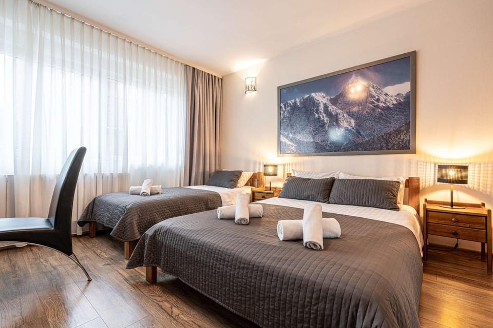 Bed, Photo of the whole room, Seating area, Bedroom, towels