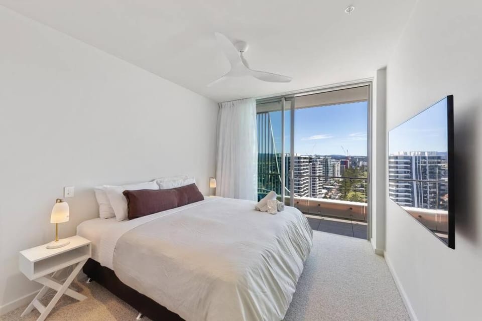 Luxurious 2BR 2BA Oceanfront Apartment Kirra Apartment in Tweed Heads