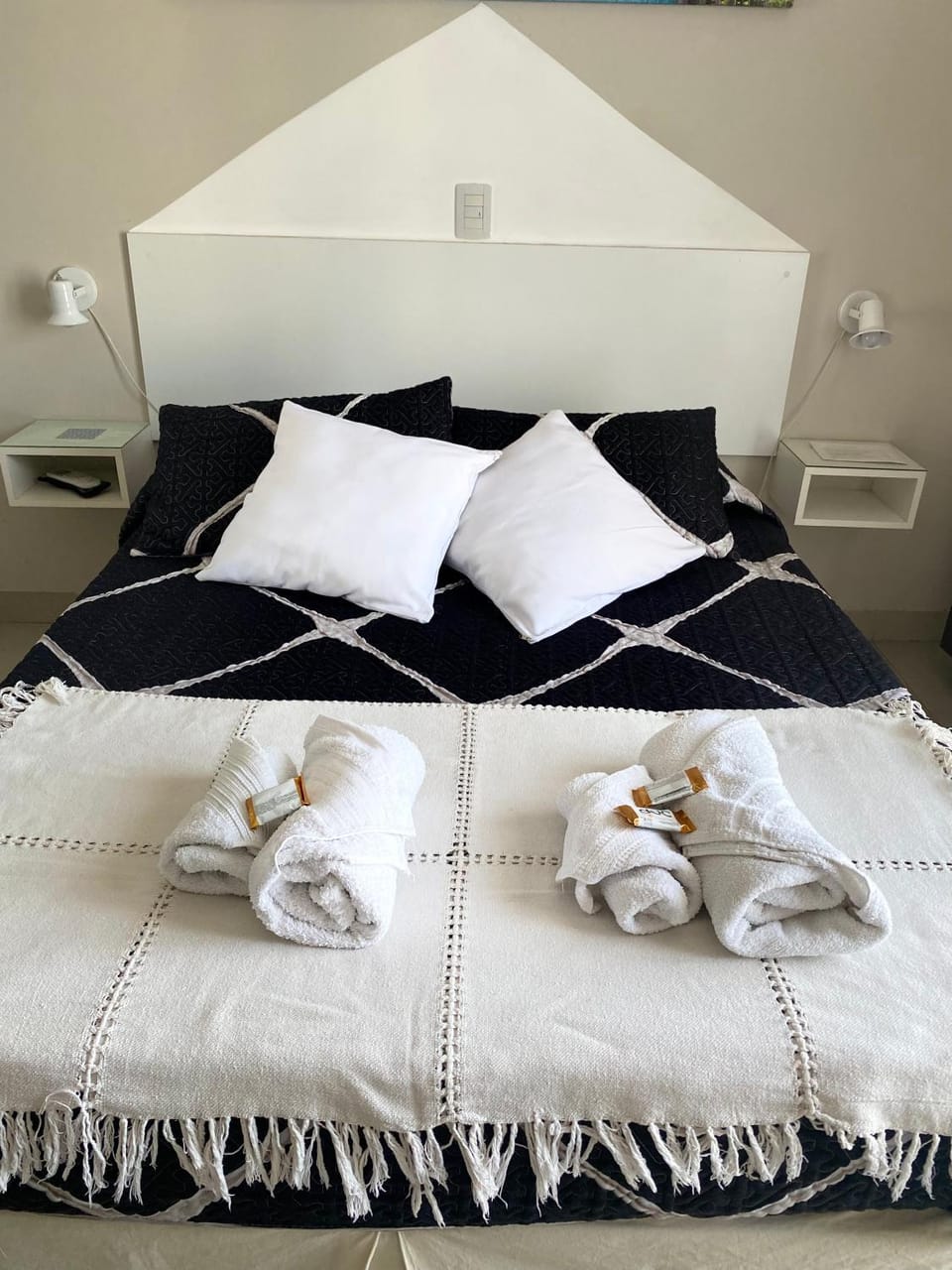 Bed, Bedroom, towels