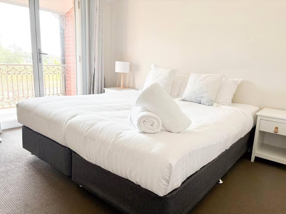 Tarcutta St Five Apartment in North Wagga Wagga