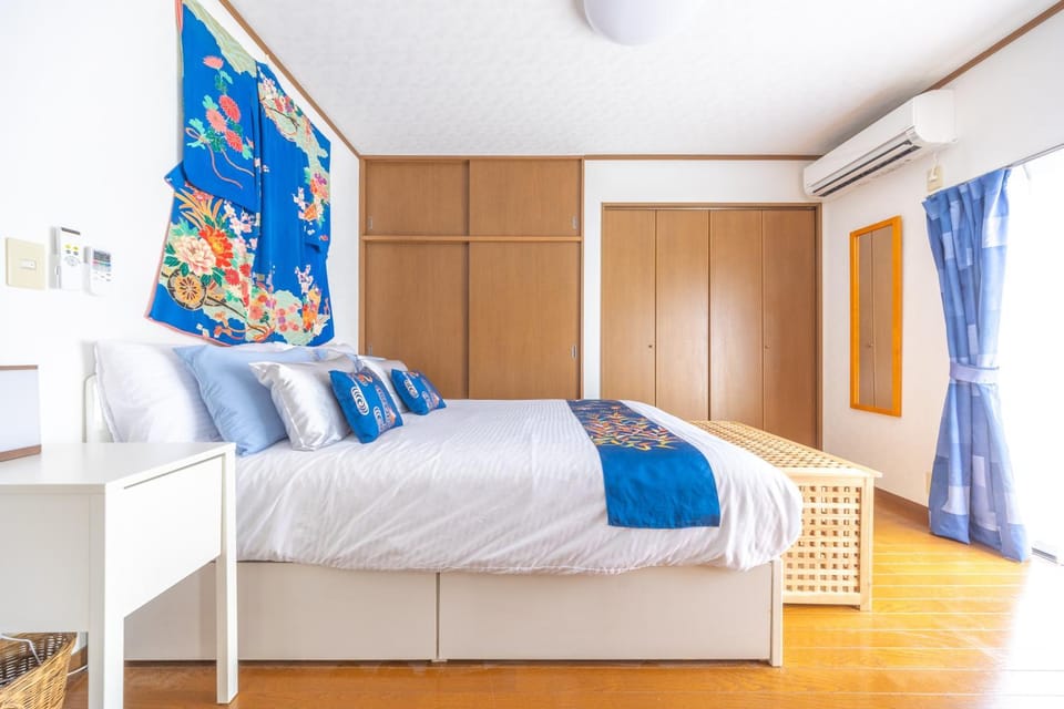 Bed, Photo of the whole room, Bedroom, wardrobe