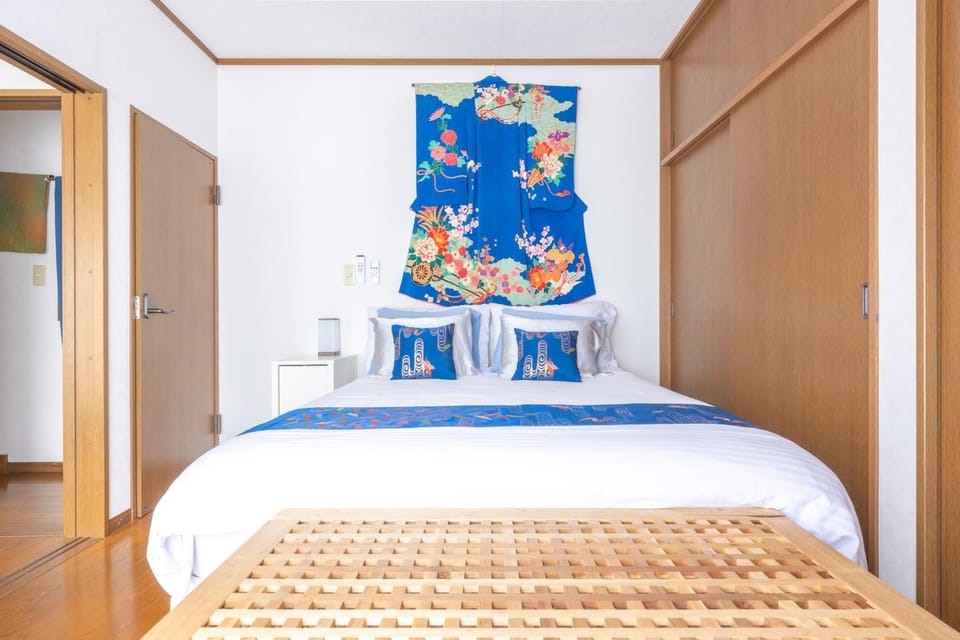 Bed, Bedroom, wardrobe, air conditioner