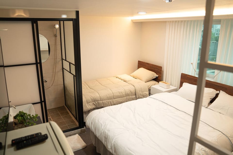 Bed, Bathroom, Photo of the whole room, Bedroom