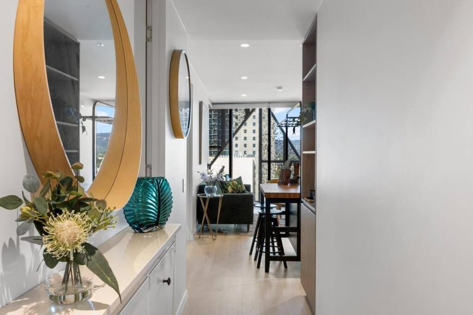 Skyline Retreat - 2BR Luxury City Apartment Apartment in Adelaide