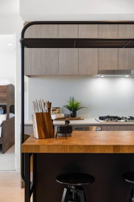 Skyline Retreat - 2BR Luxury City Apartment Apartment in Adelaide