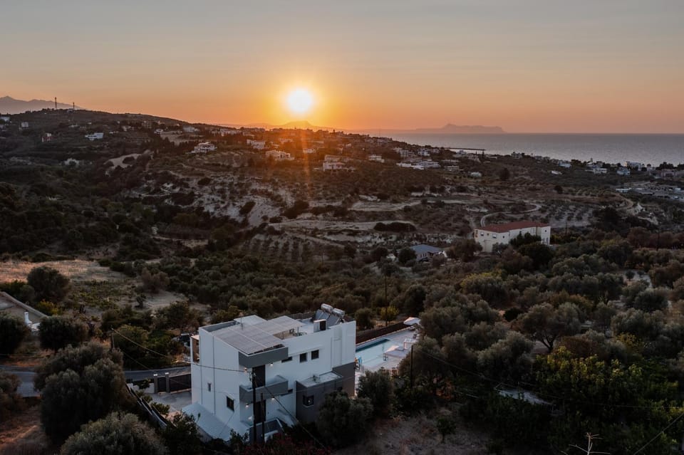 Property building, Bird's eye view, View (from property/room)