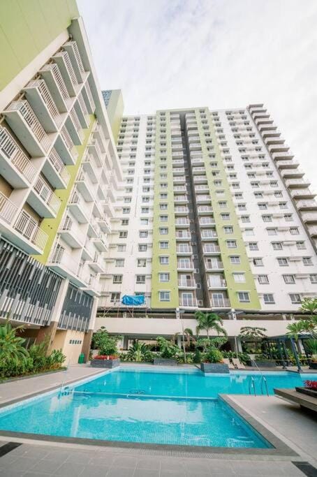 TJ Urban Living - Studio Unit at Mesatierra Davao Apartment in Davao City