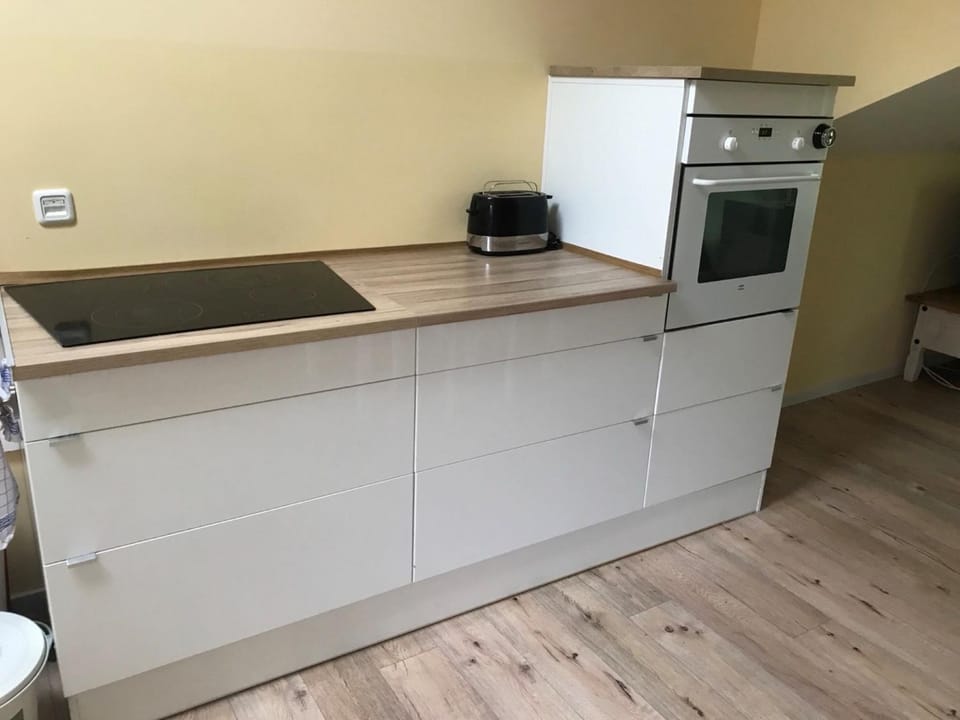 Kitchen or kitchenette, oven, stove