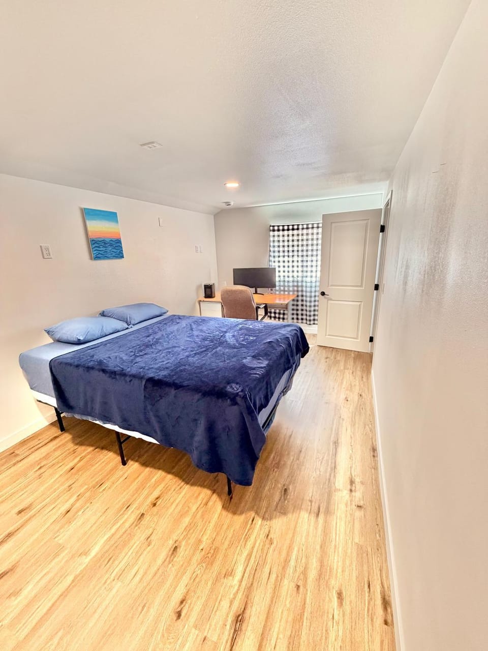 Charming 2-bedroom and 1 Full bath basement apartment with WiFi and AC in lovely Edmonds House in Lynnwood