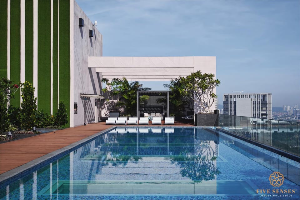 Pool view, Swimming pool, sunbed