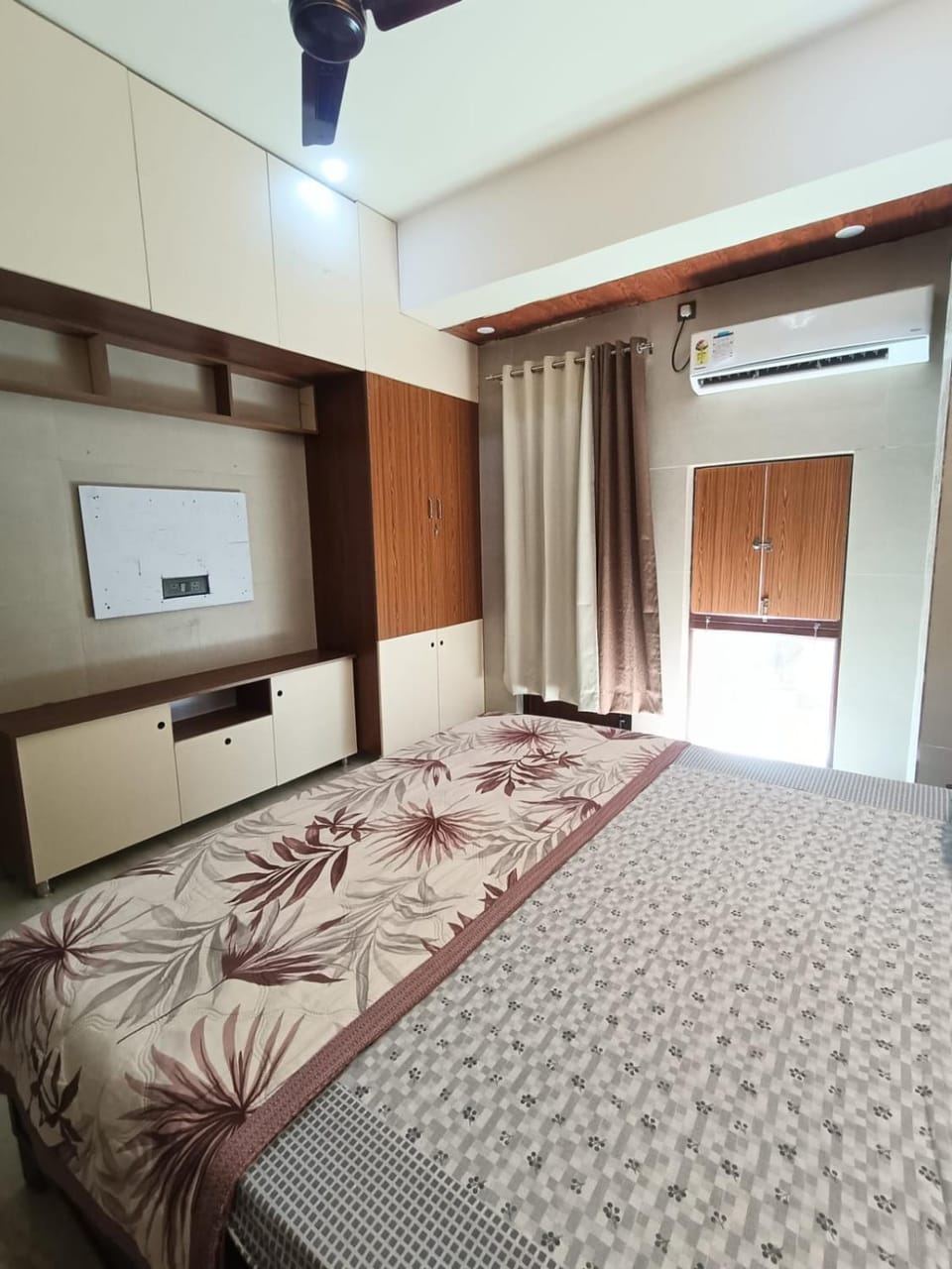 Bedroom, wardrobe