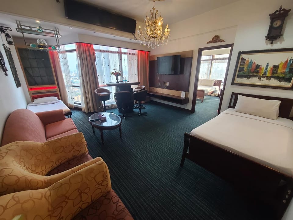 Communal lounge/ TV room, Bed, TV and multimedia, Living room