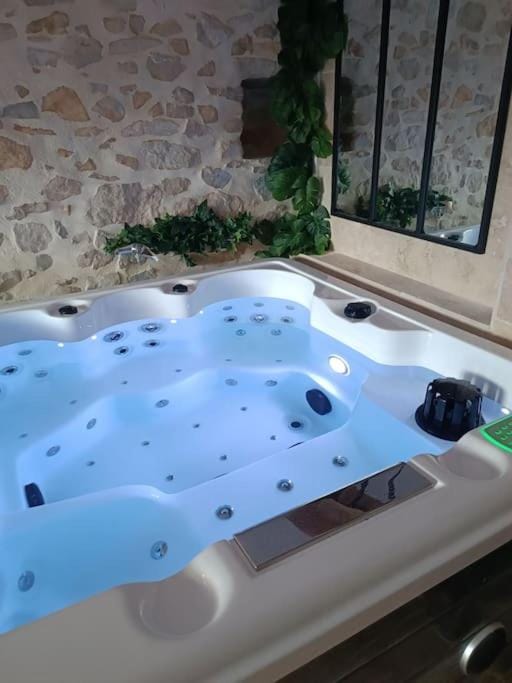 Au Milieu des Secrets House in Auvergne-Rhône-Alpes