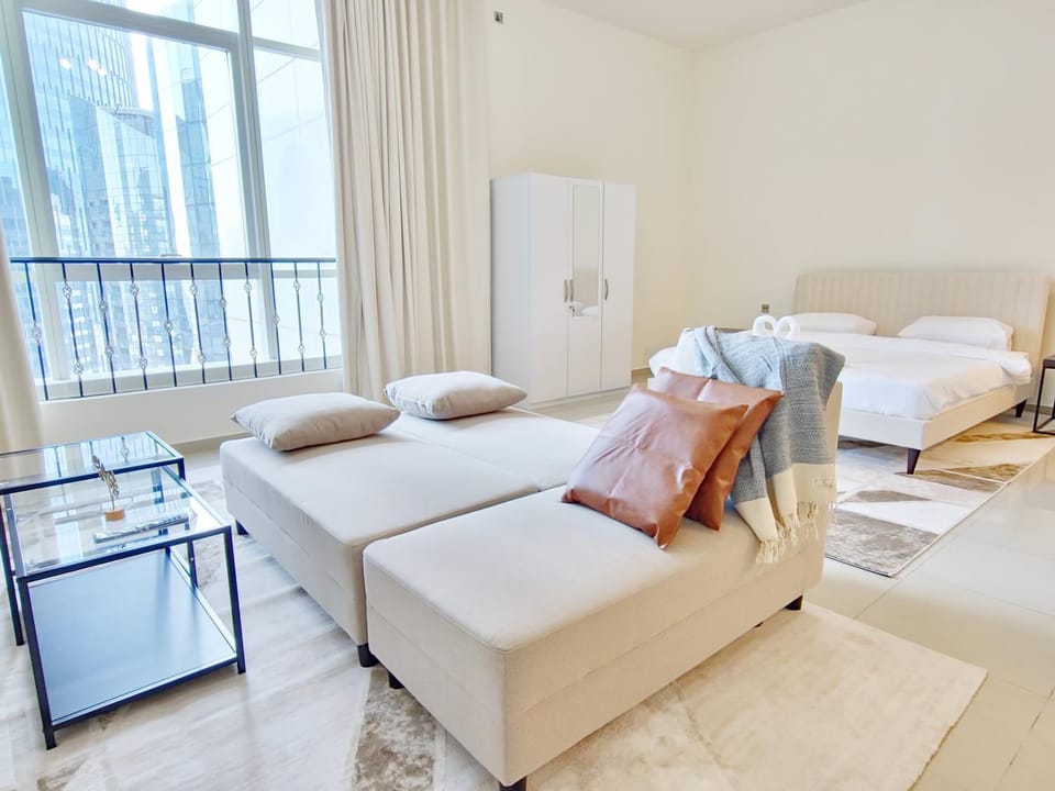 Bed, Living room, Photo of the whole room, Seating area, Bedroom