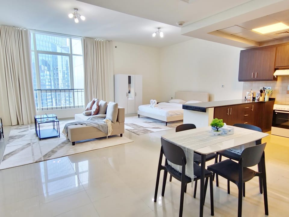 Bed, Living room, Photo of the whole room, Seating area, Dining area, Bedroom