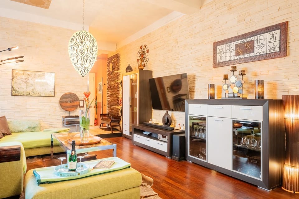 Communal lounge/ TV room