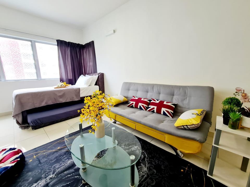 Bed, Living room, Photo of the whole room, Seating area