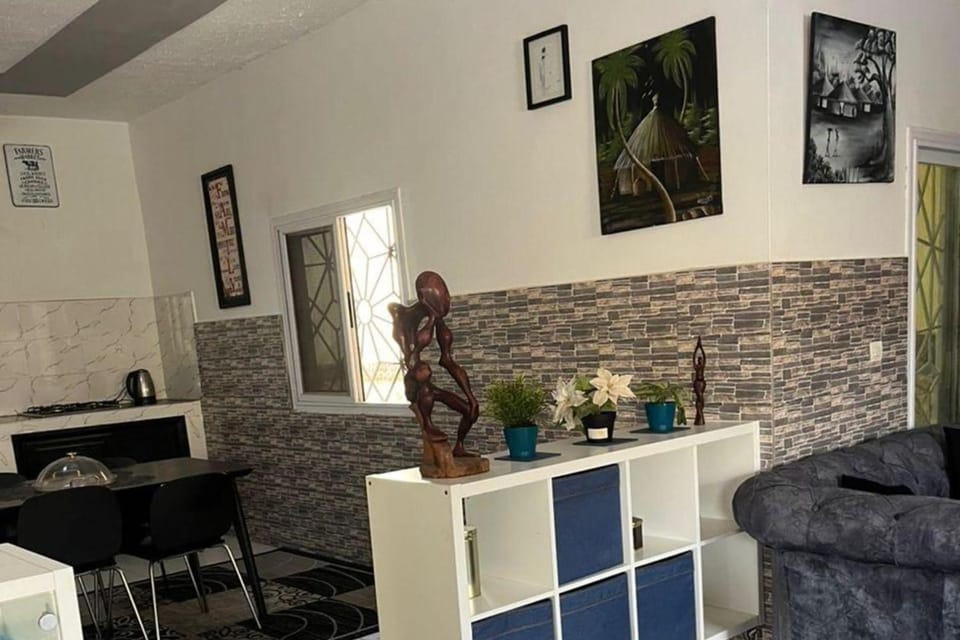 Sendou Cabano Villa Sleeps 6 with Parking Villa in Dakar Region, Senegal
