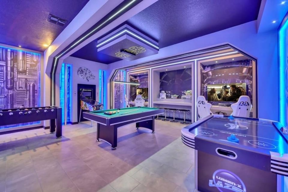 Billiard, Game Room