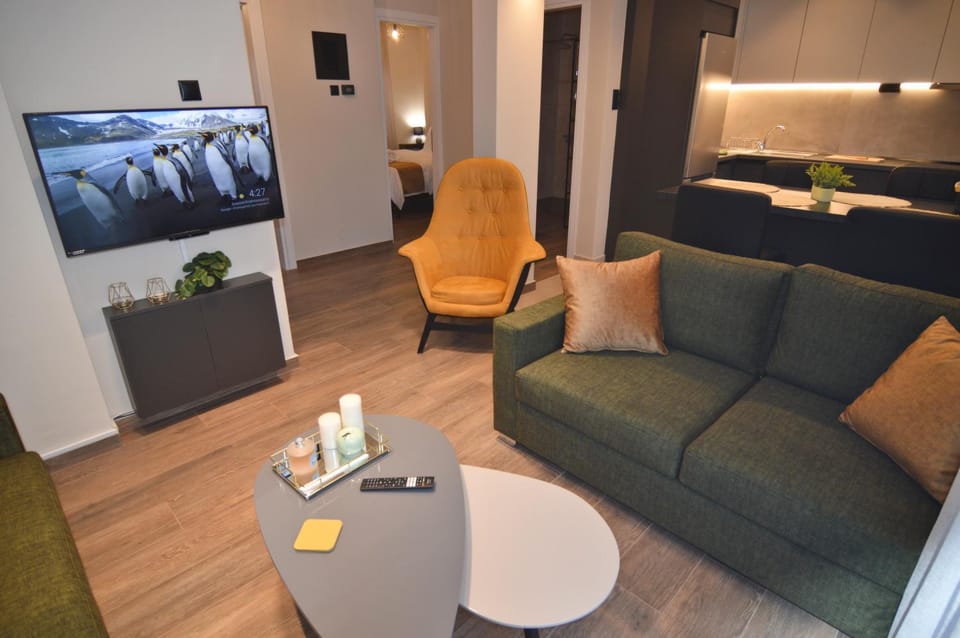 Communal lounge/ TV room, TV and multimedia, Living room, Seating area