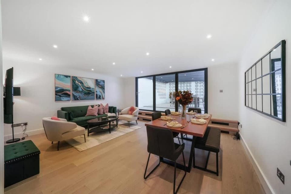 Generous 3-Bed Split-Level Apartment Apartment in City of Westminster