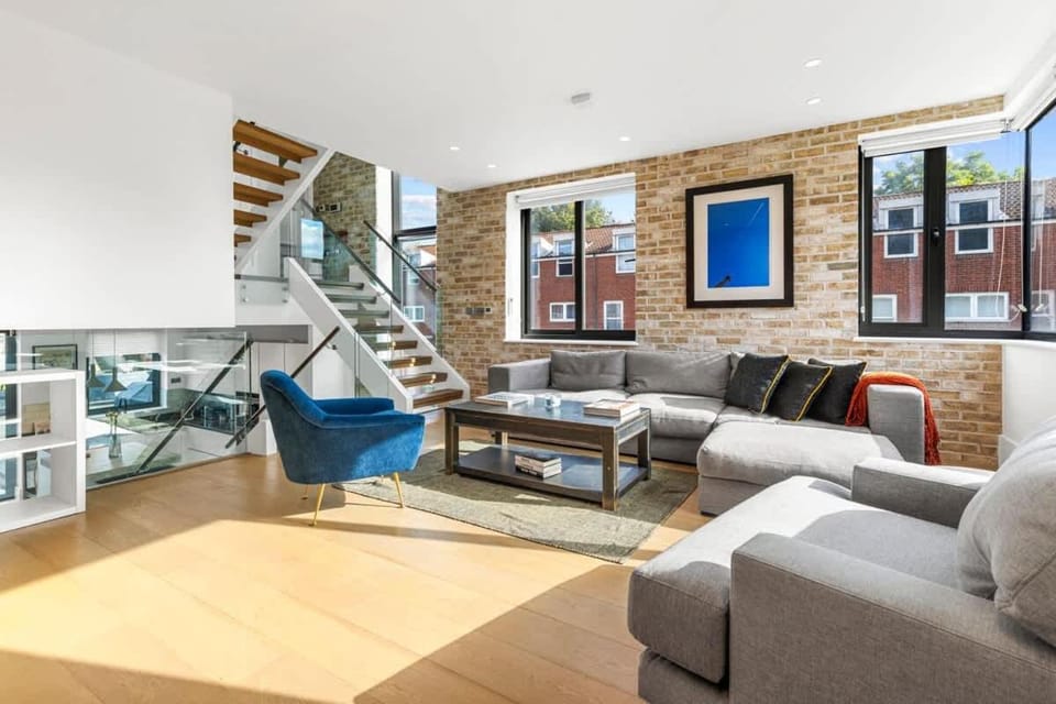 Sophisticated 4-Bedroom House AC House in London