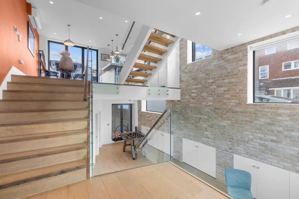 Sophisticated 4-Bedroom House AC House in London