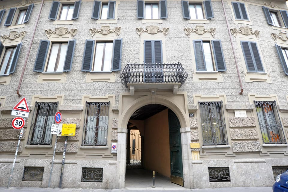 Facade/entrance